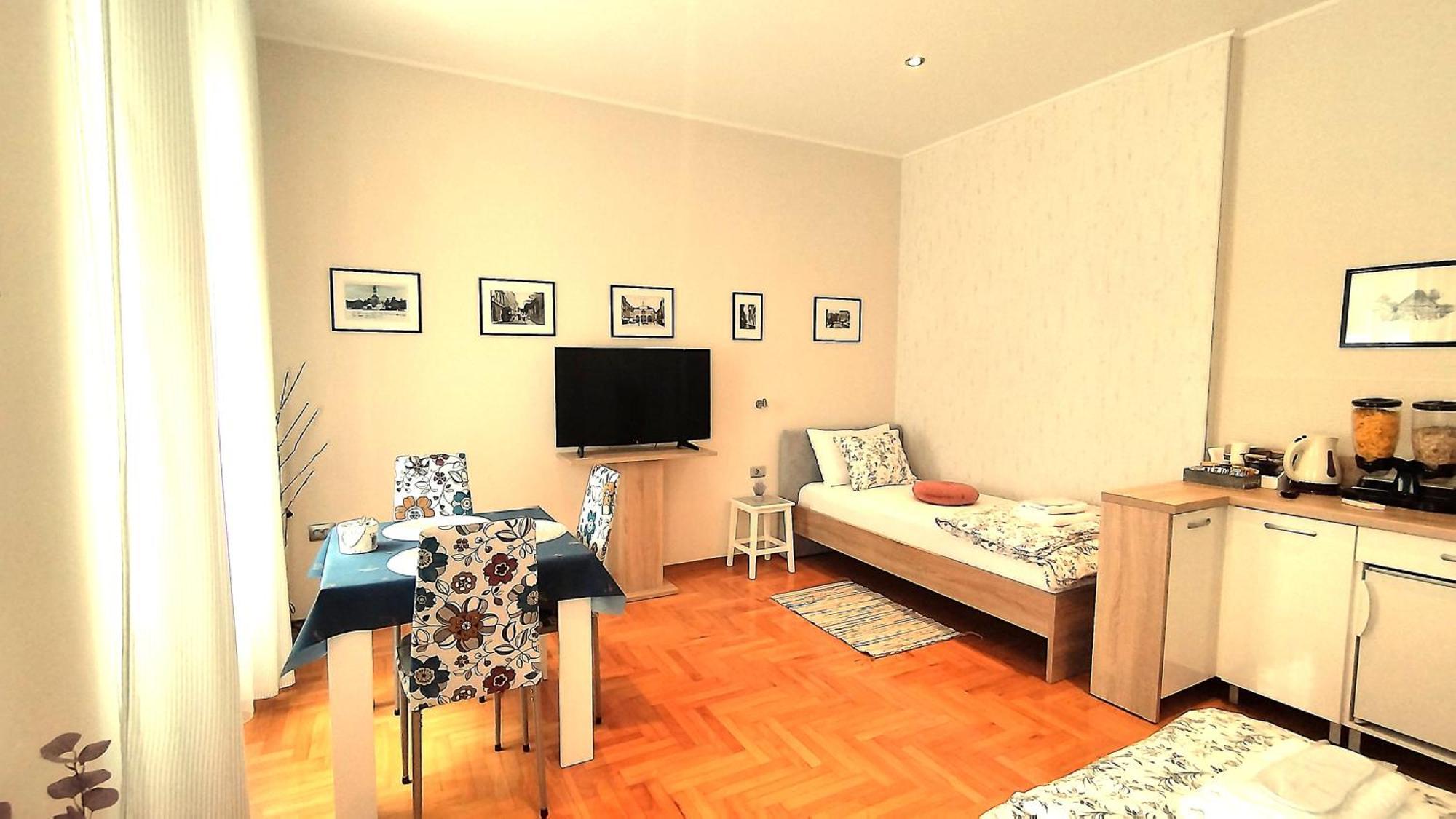 Lavender - City Room With Free Parking Pula Extérieur photo