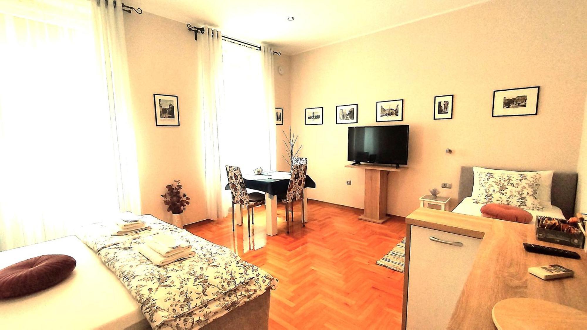Lavender - City Room With Free Parking Pula Extérieur photo