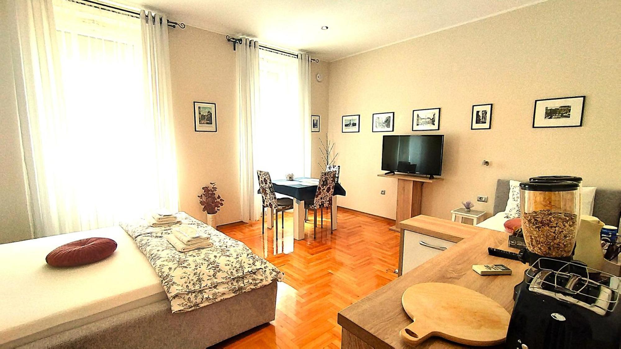 Lavender - City Room With Free Parking Pula Extérieur photo
