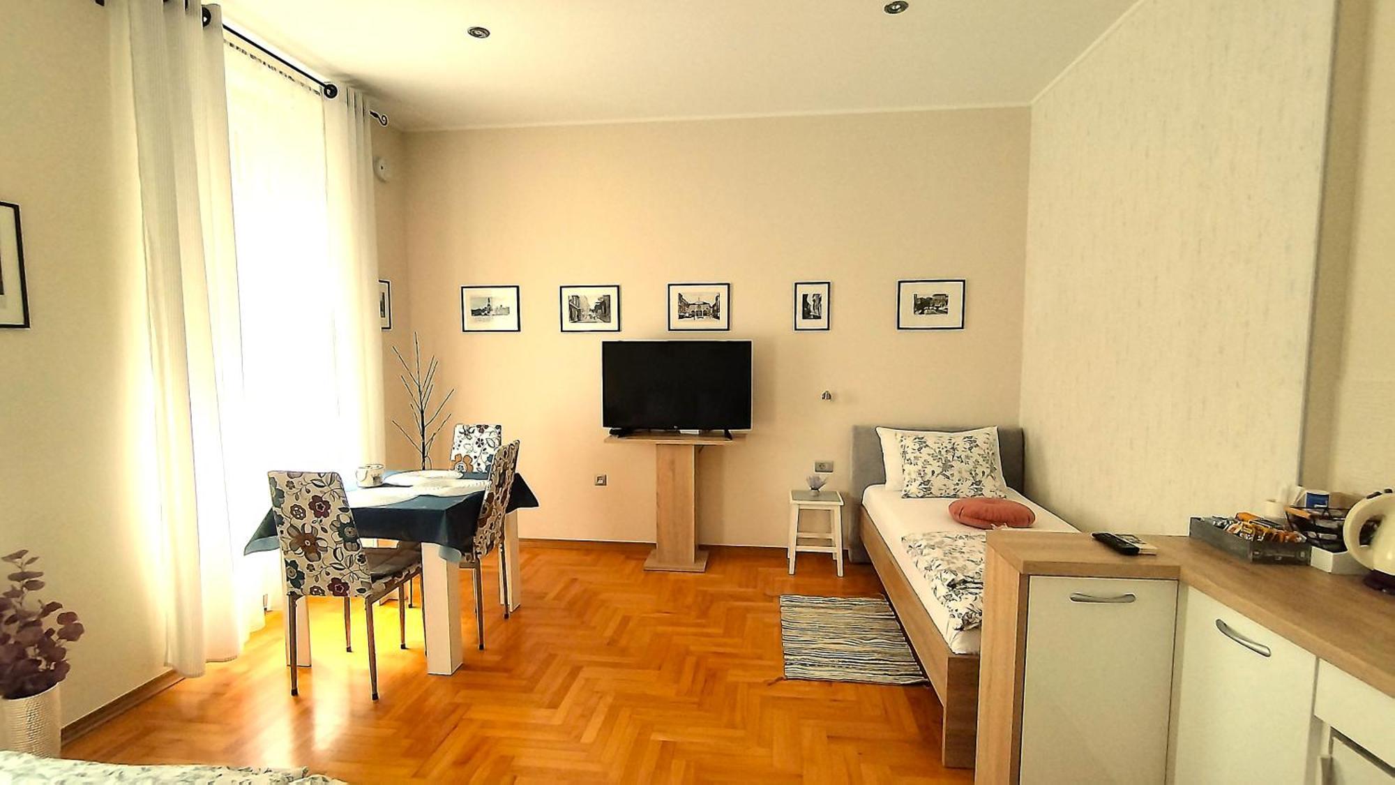 Lavender - City Room With Free Parking Pula Extérieur photo