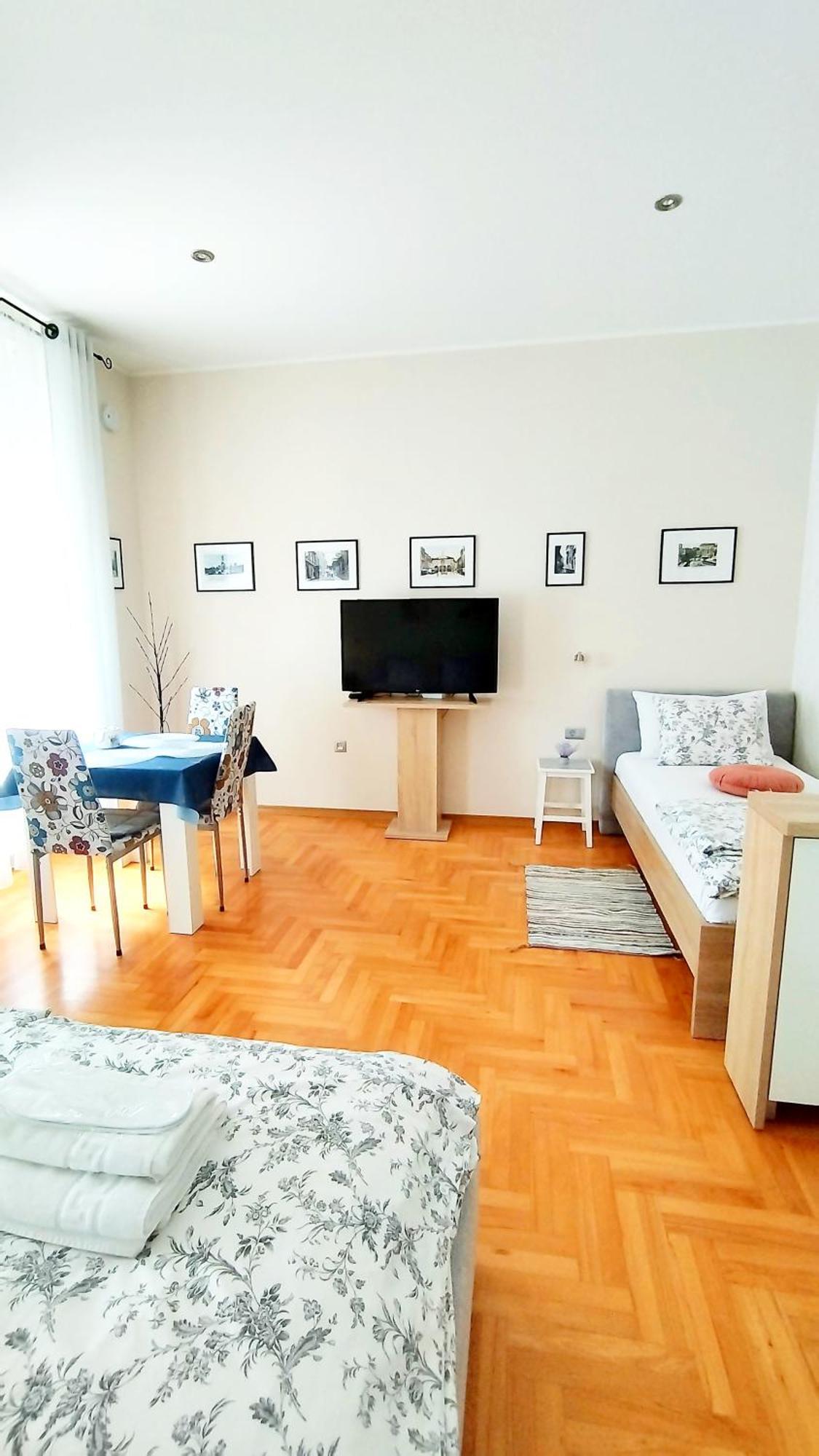 Lavender - City Room With Free Parking Pula Extérieur photo